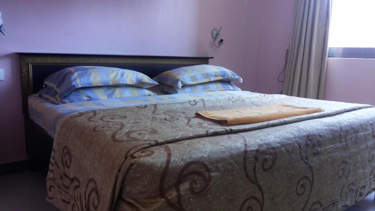 Palema Crown Hotel Gulu Екстериор снимка