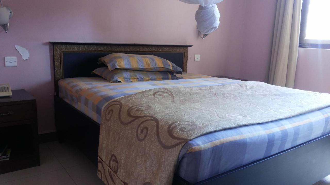 Palema Crown Hotel Gulu Екстериор снимка