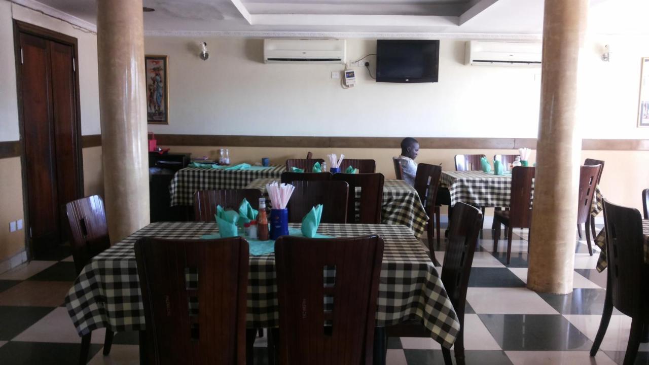 Palema Crown Hotel Gulu Екстериор снимка